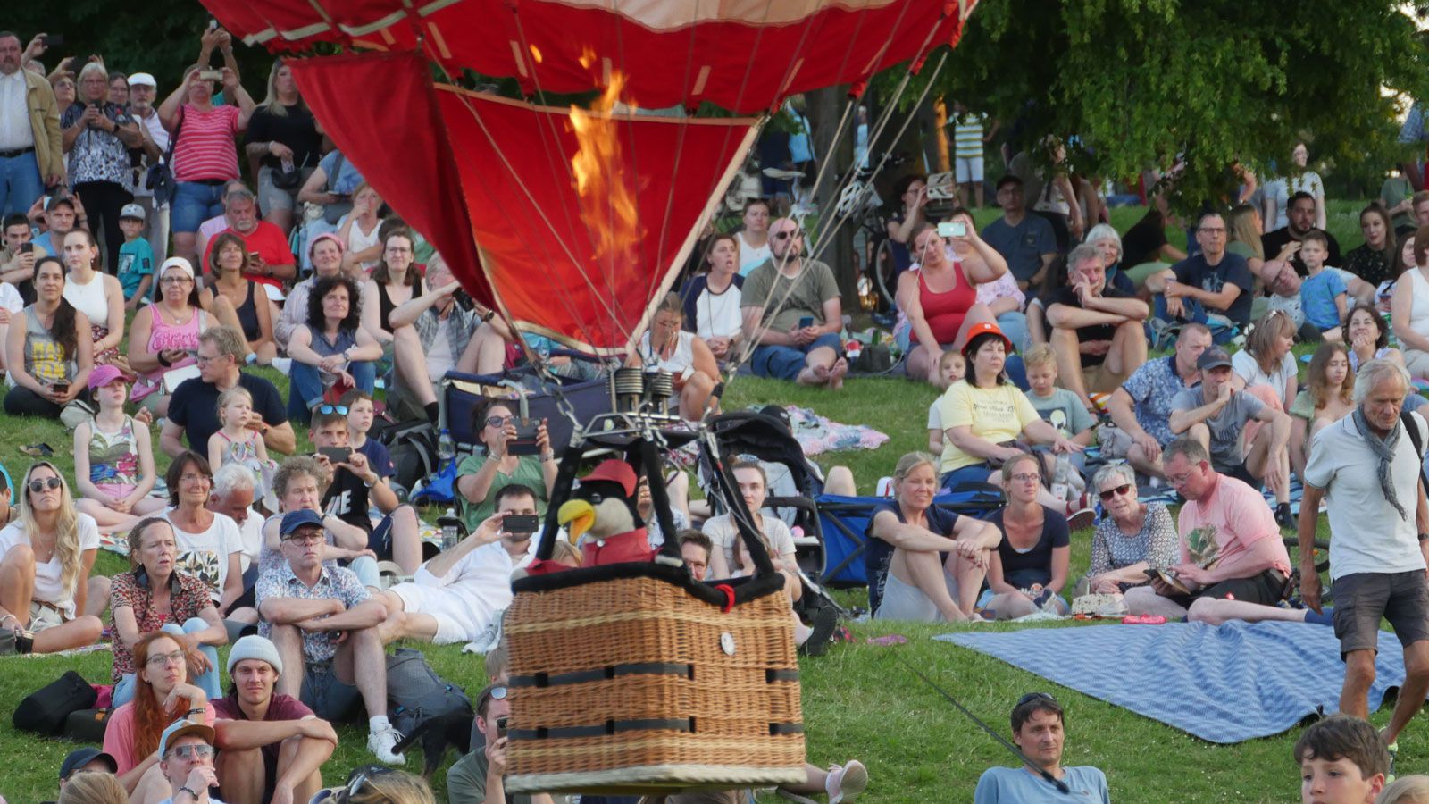 Modellballon-Aktion beim Ballonfestival Bonn in der Rheinaue
