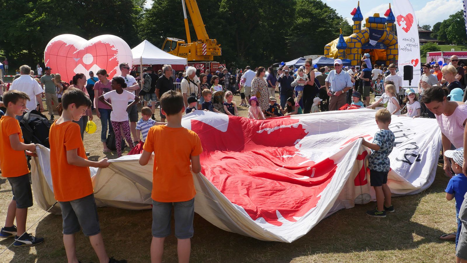 Modellballon-Aktion beim Ballonfestival Bonn in der Rheinaue