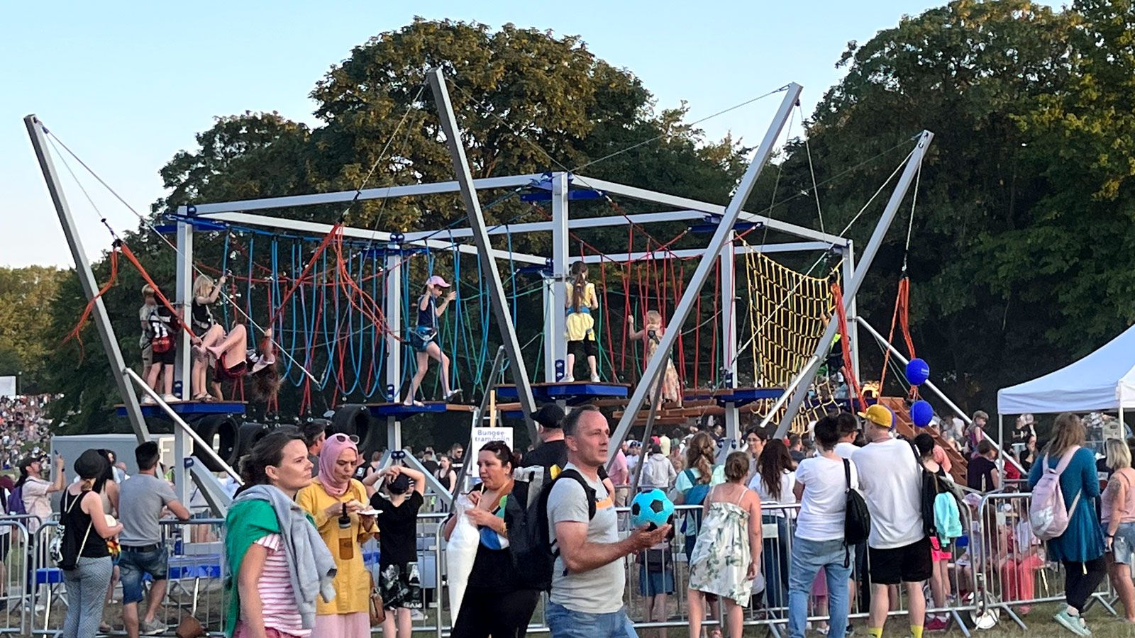Hochseilklettern beim Ballonfestival Bonn in der Rheinaue