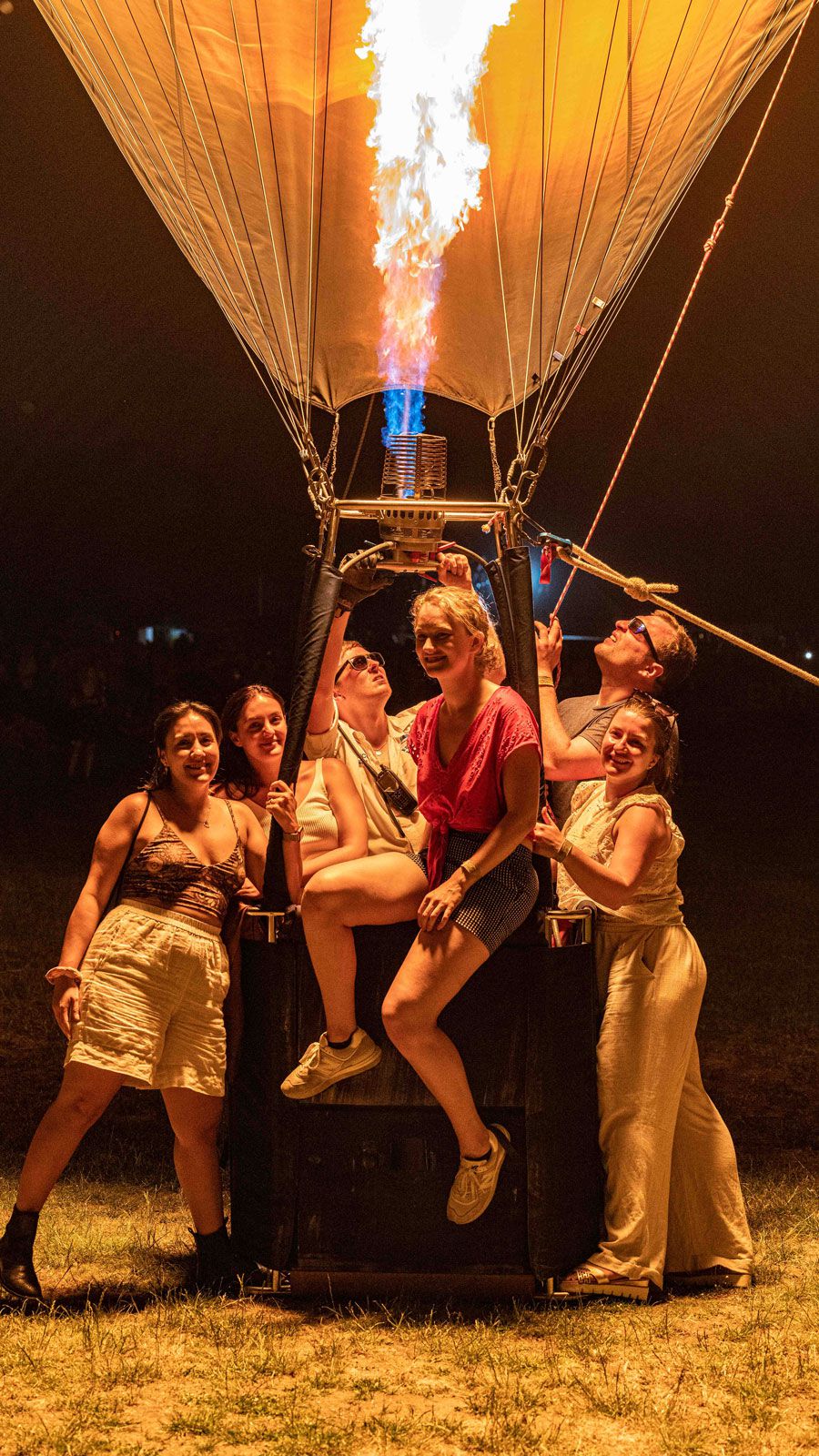 NightGlow der Ballonteams beim Ballonfestival Bonn in der Rheinaue