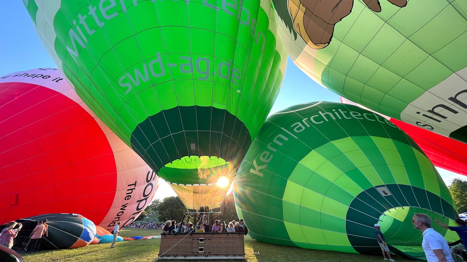 Ballonstart beim Ballonfestival Bonn in der Rheinaue