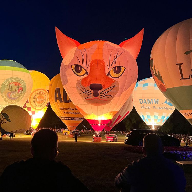 Ballonglühen beim Ballonfestival Bonn